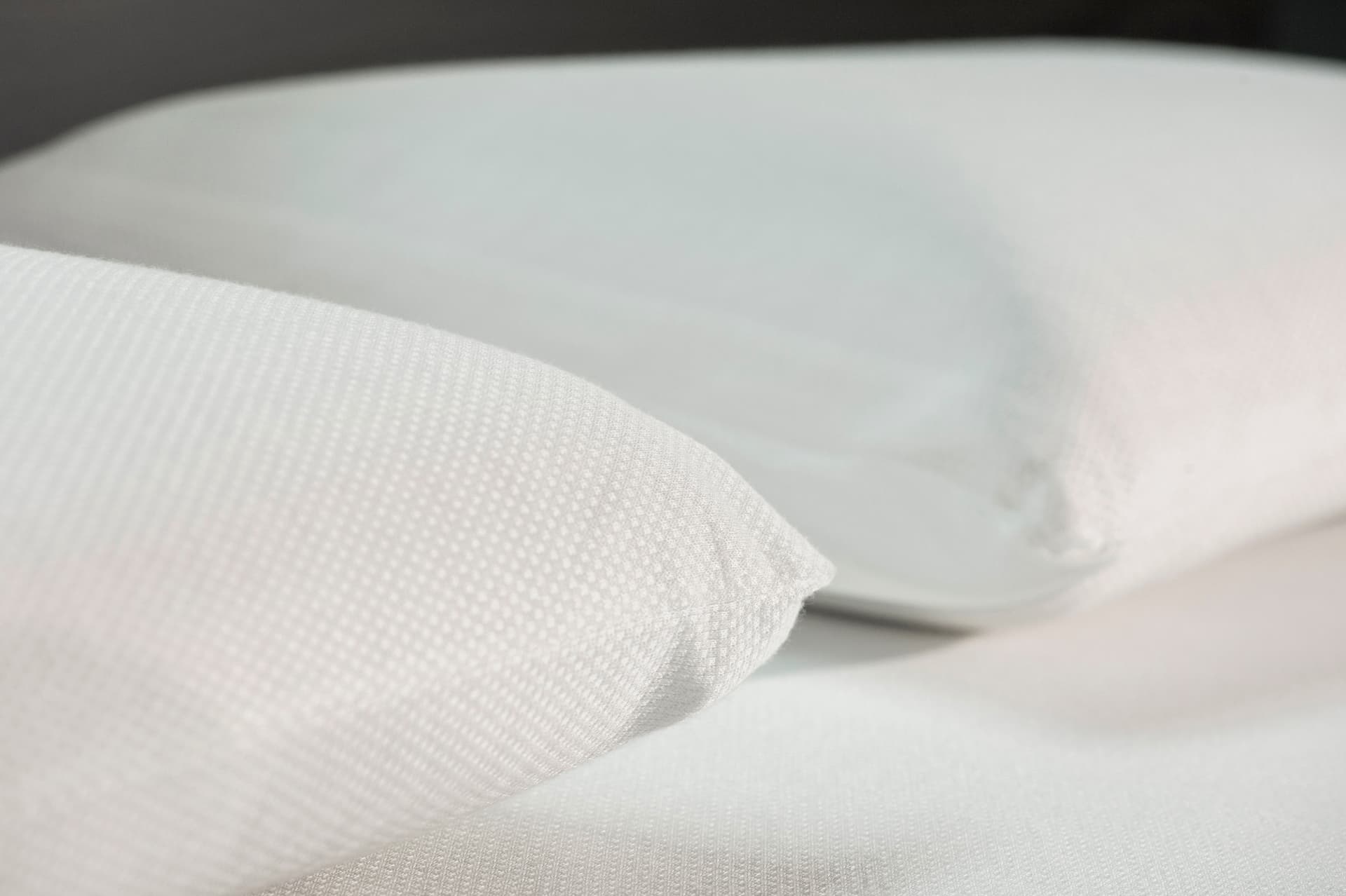 POLARIS waterproof and cooling pillowcase