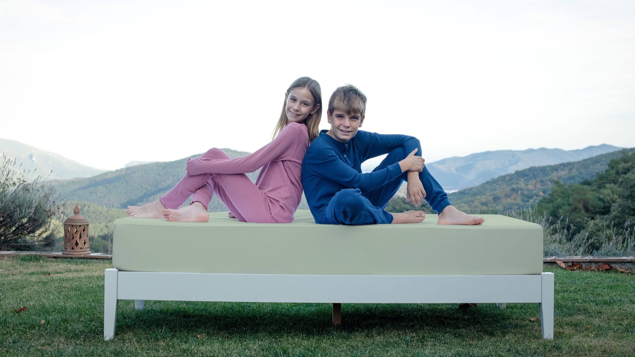 Bajera para niños con superficie impermeable para niños de espaldas
