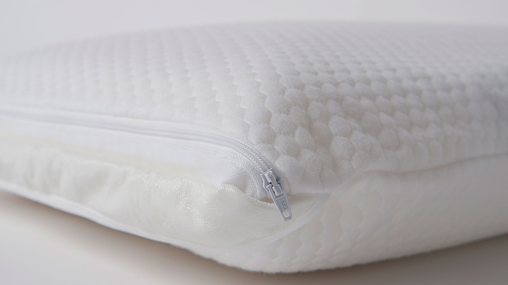 COSMETIC waterproof quilted pillow protector
