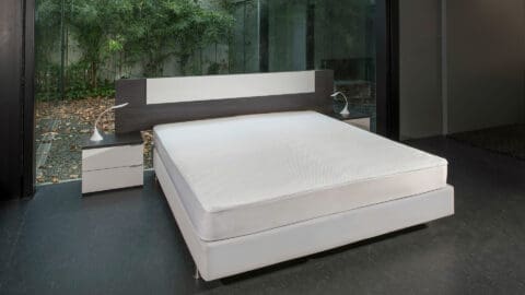 COSMETIC Matratzenschutz gesteppt Bett in einem Zimmer
